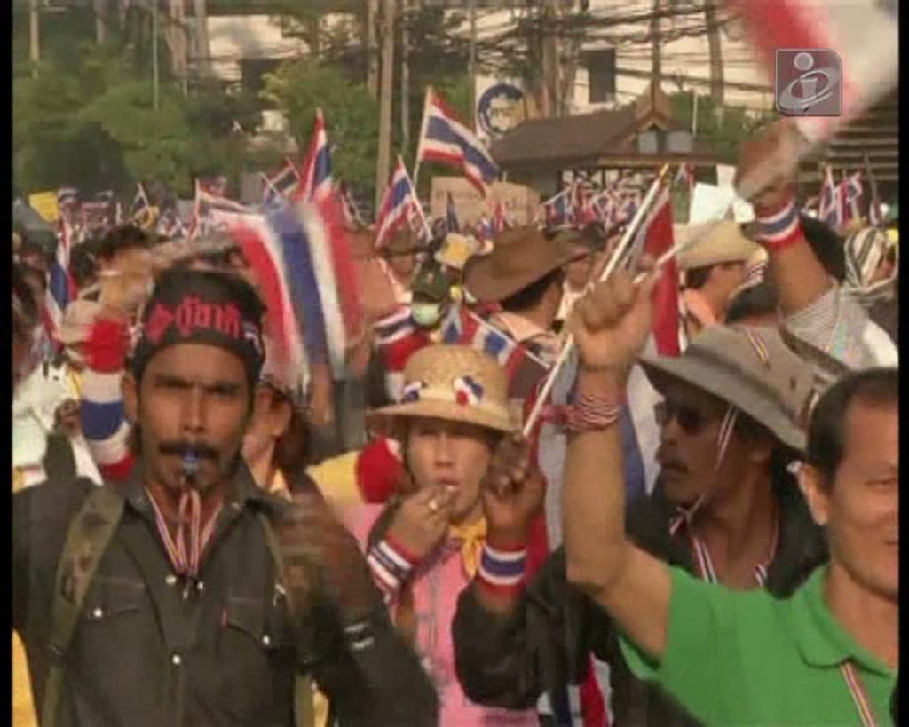 Cem mil manifestantes em protesto nas ruas de Banguecoque