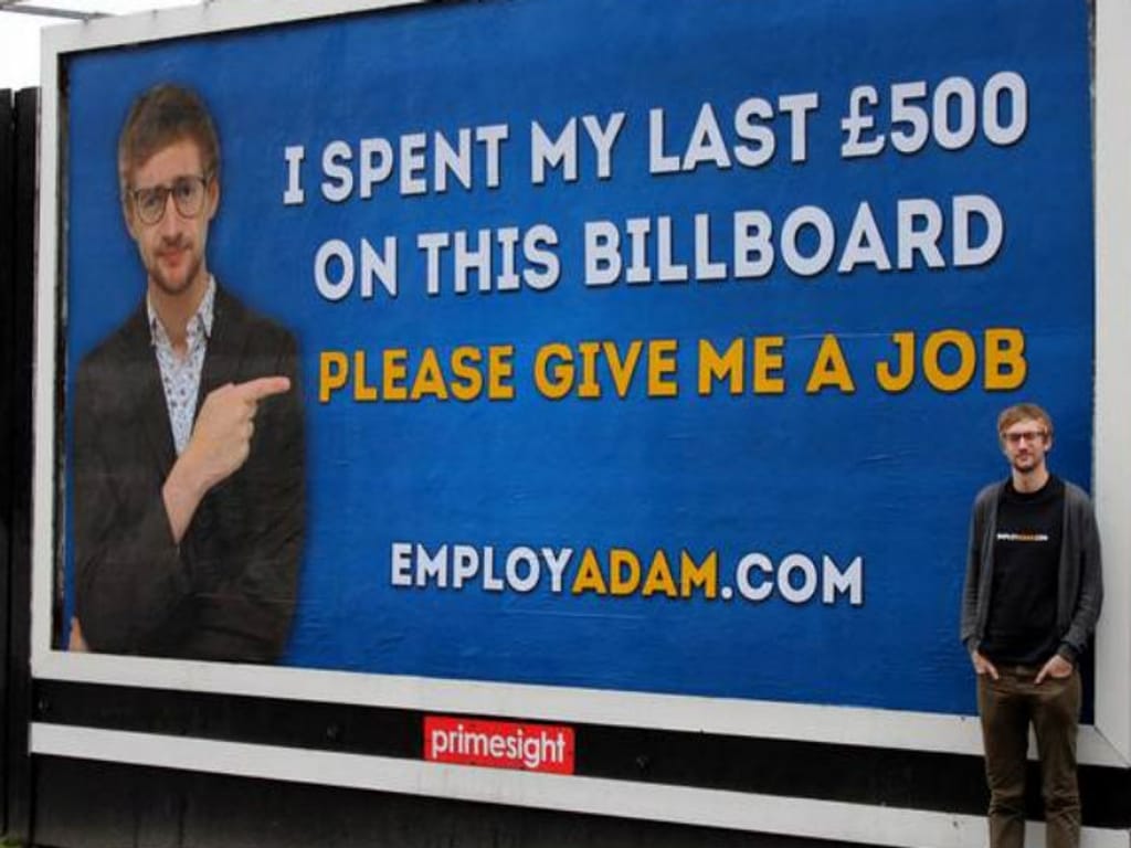 Jovem licenciado decidiu gastar os últimos 600 euros num anúncio publicitário para conseguir emprego (Foto:Reprodução/Employadam)