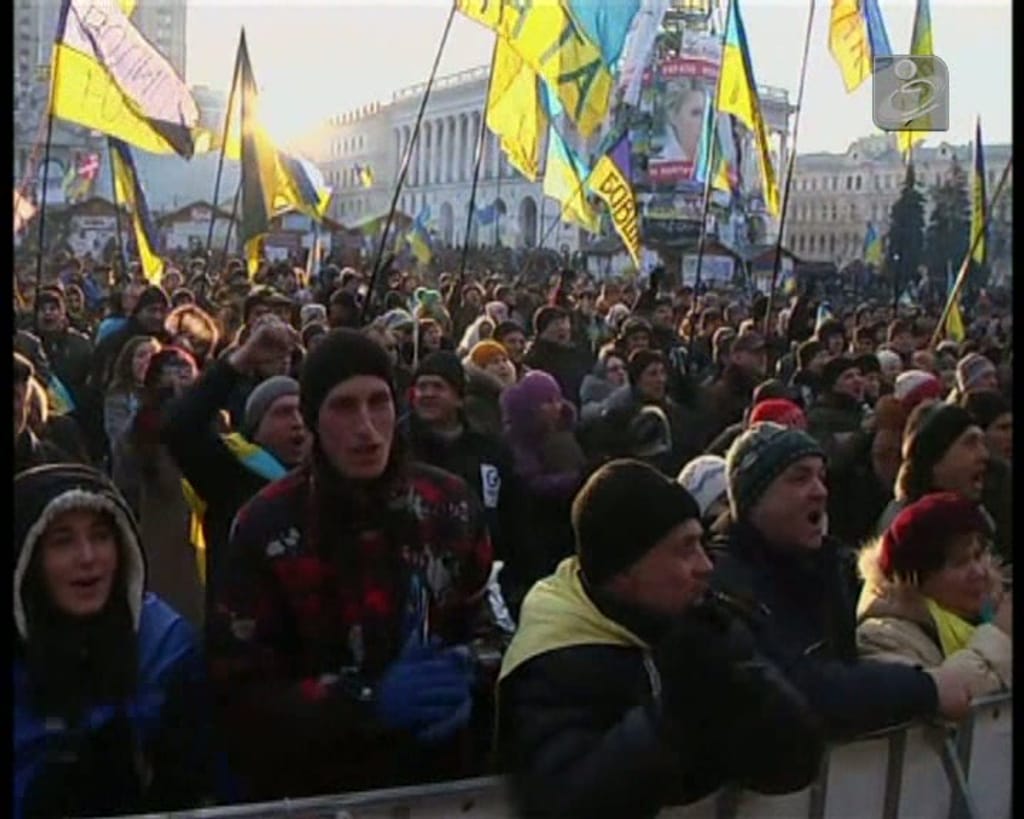 Milhares de ucranianos permanecem nas ruas