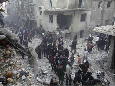 Novos ataques encerram hospitais em Alepo - TVI