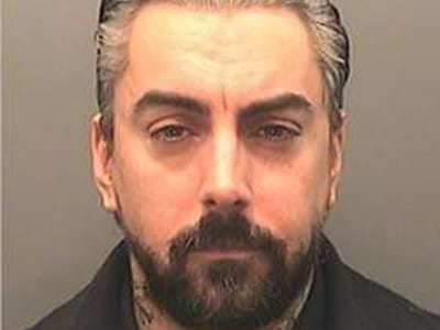 Ex-vocalista dos Lostprophets condenado a 29 anos de prisão - TVI