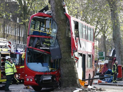32 feridos em despiste de autocarro em Londres - TVI
