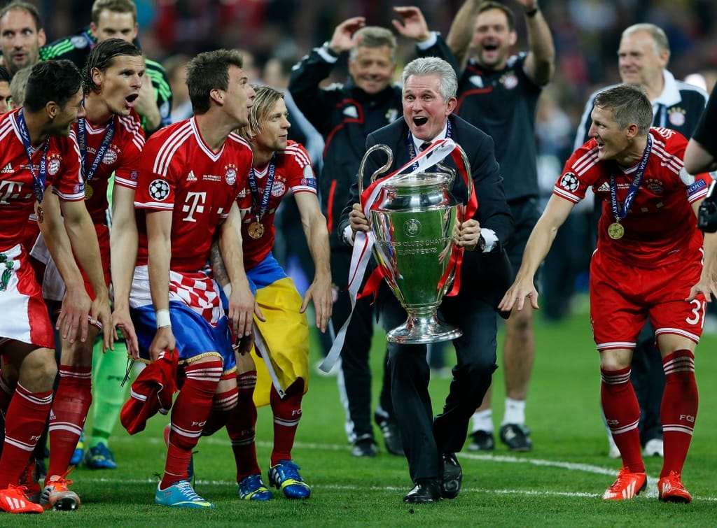 Maio: o Bayern campeão europeu, Jupp Heynckes na festa antes do adeus
