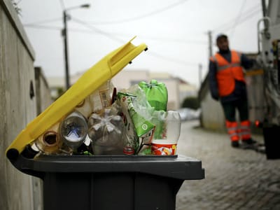 Cada português produz 40 quilos de lixo por mês - TVI