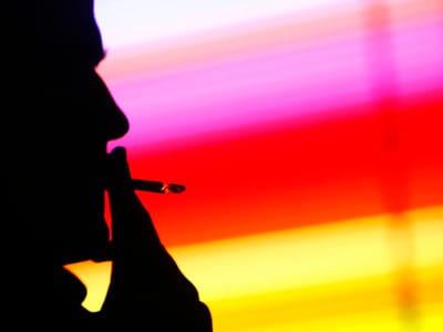 Holanda proíbe zonas para fumadores em cafés e bares - TVI