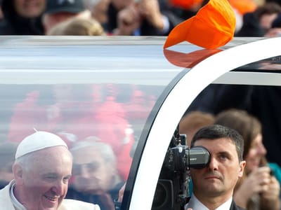No Vaticano, (a)tiraram o chapéu ao Papa - TVI