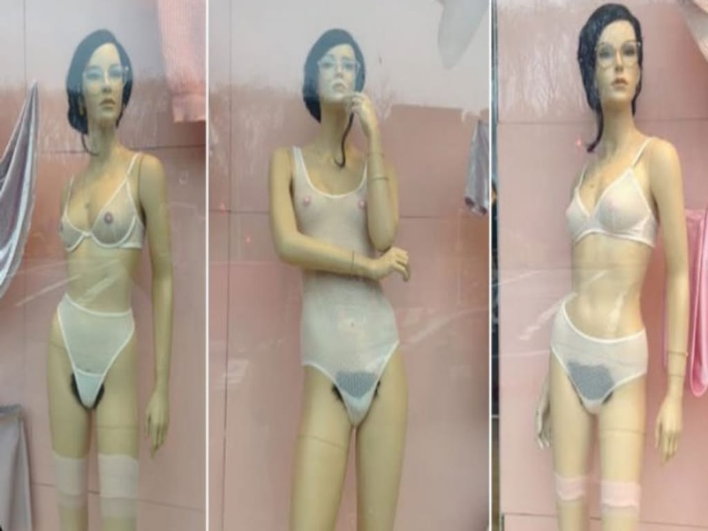 Montra de loja americana expõe manequins com pelos púbicos (Foto: Reprodução/Twitter/Allison Goertz)