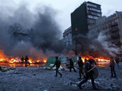 Opositores ucranianos desocupam câmara de Kiev - TVI