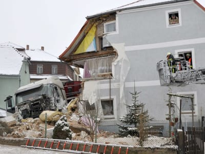Alemanha: camião despista-se e destrói casa - TVI
