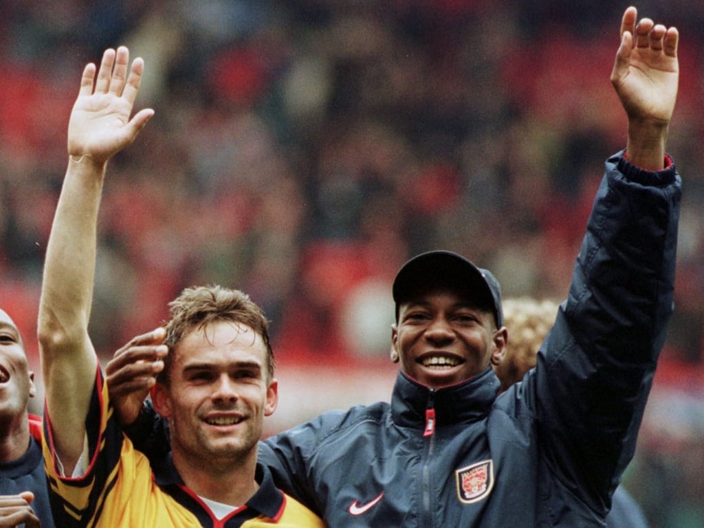 Boa Morte com Overmars no Arsenal em 1998