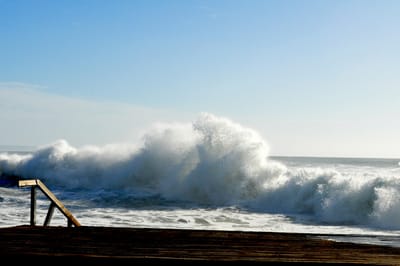 Faro e Açores sob aviso amarelo devido a agitação marítima e chuva - TVI