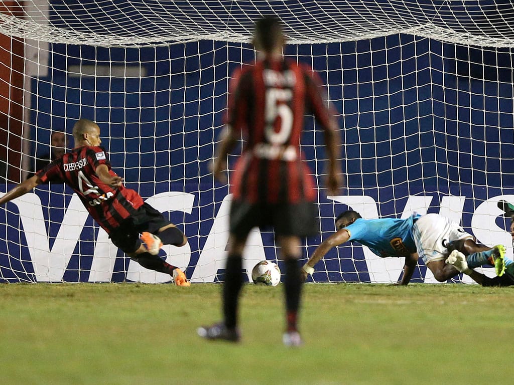 Libertadores: Botagofo e At. Paranaense apuram-se para a fase de grupos (Reuters)