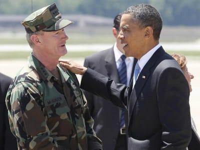 Almirante que controlou operação "Bin Laden" faz pedido a Trump - TVI