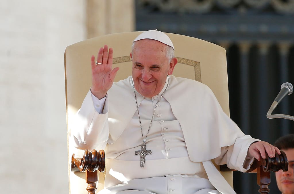 Papa Francisco celebra o Dia de São valentim na Praça de São Pedro Foto: Reuters