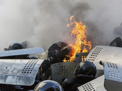 Violentos confrontos em Kiev fazem vários mortos - TVI