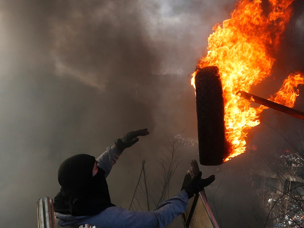 Violência nas ruas de Kiev (REUTERS)