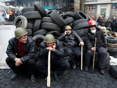 Ucrânia: John Kerry e Sergéi Lavrov defendem paragem da violência no país - TVI