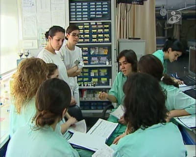 Médicos contratados pelo Estado obrigados a manter vínculo - TVI
