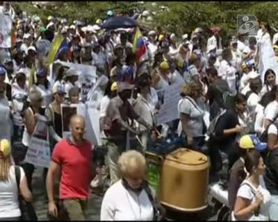 Dezenas de feridos e viaturas incendiadas na Venezuela - TVI