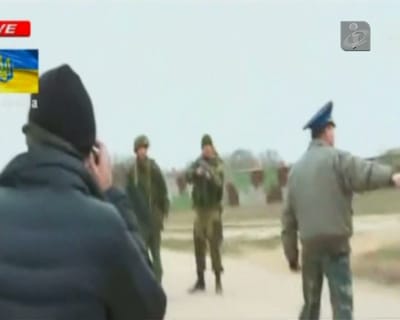 Tiros na Crimeia com russos e ucranianos frente a frente - TVI