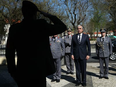 Portugal vai enviar mais 5 militares para o Mali - TVI