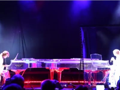 Pianista desafia o próprio holograma em festival - TVI