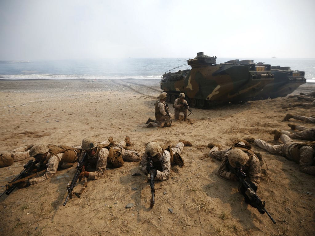 Coreias trocam fogo de artilharia junto à fronteira marítima (REUTERS)