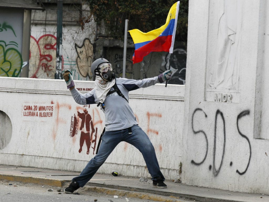 Protestos na Venezuela incendeiam edifício governamental (REUTERS)