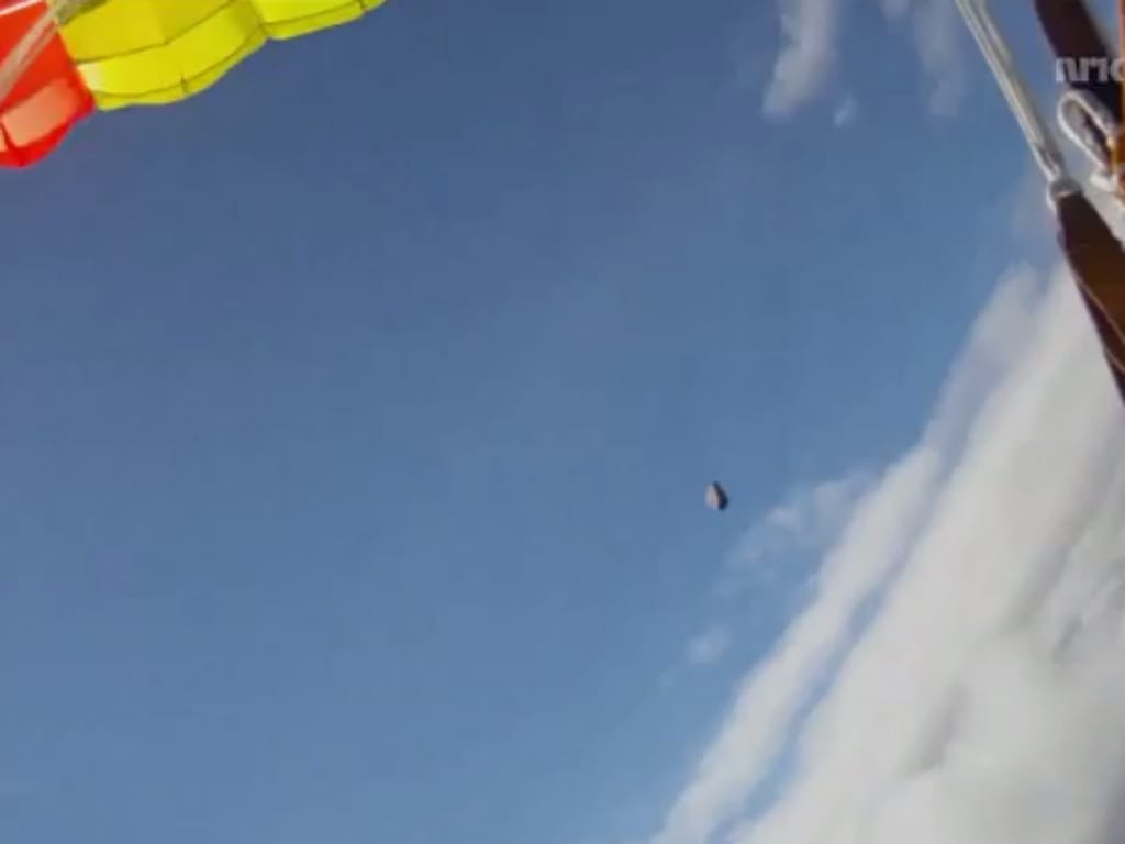 Meteorito passa a rasar paraquedista norueguês  (Reprodução de YouTube)