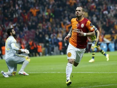OFICIAL: Sneijder assina pelo Nice - TVI