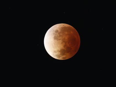 Lua vermelha: o eclipse pelo mundo - TVI