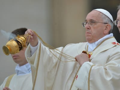 Papa «irritado» com festa de luxo no Vaticano - TVI