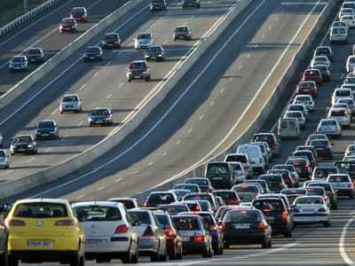 Mais de 70% dos portugueses usa automóvel como meio de transporte preferencial - TVI
