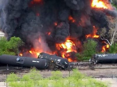 Comboio com petróleo incendeia-se nos EUA - TVI