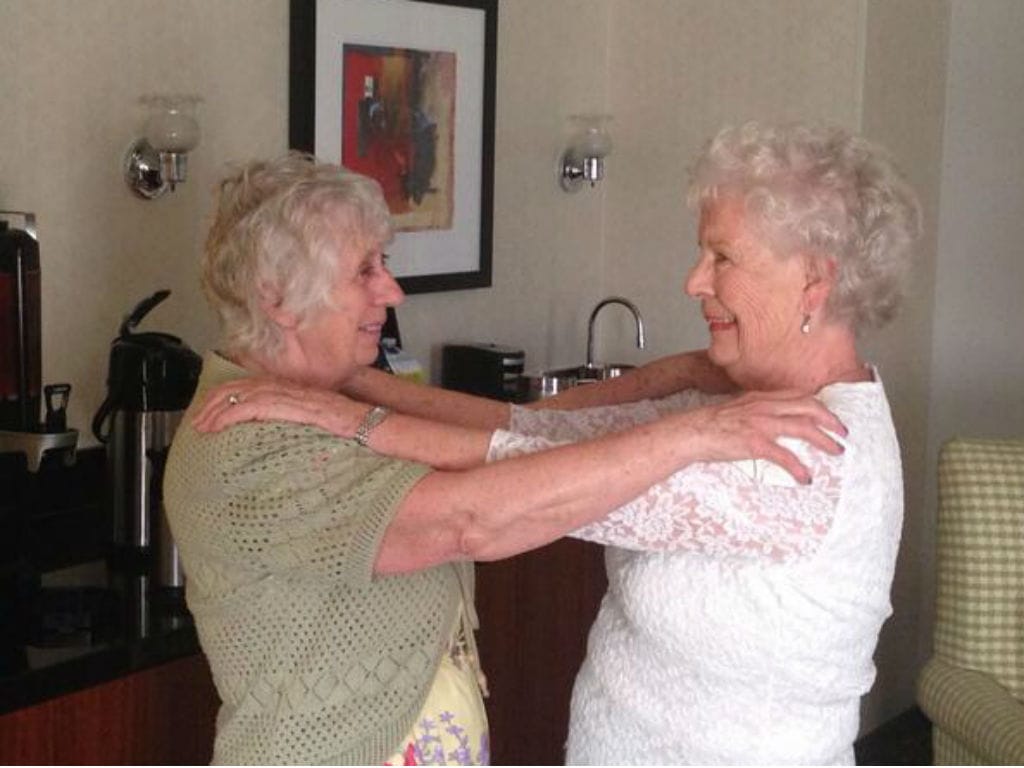 Gémeas reencontram-se após 78 anos separadas (Twitter Peter Bowes)