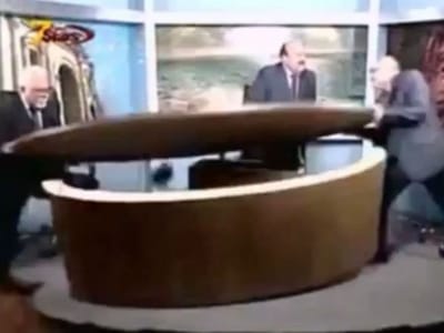Comentadores destroem estúdio de televisão em direto - TVI