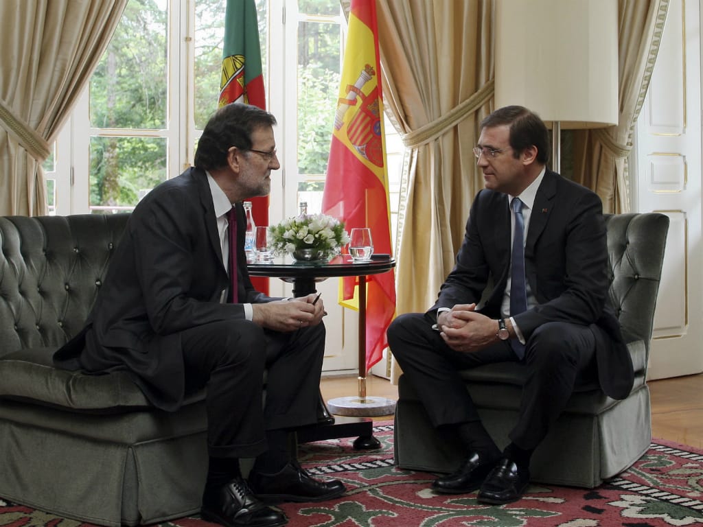 Passos Coelho e Mariano Rajoy na cimeira ibérica (LUSA)