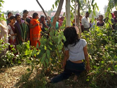 Índia: encontrada mais uma jovem enforcada numa árvore - TVI