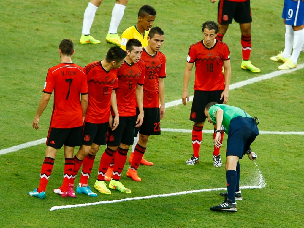 O spray dos árbitros no Mundial
