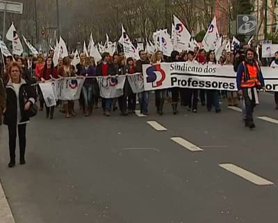 Professores: reuniões sindicais mantêm-se em 80 escolas - TVI