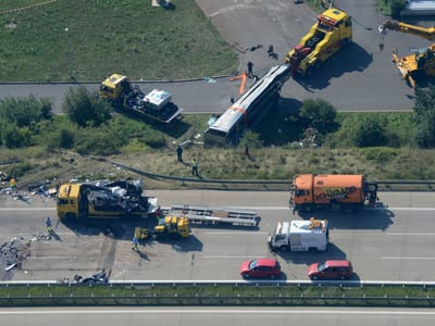 Acidente com dois autocarros faz nove mortos na Alemanha - TVI