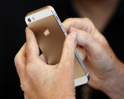 Apple acusada de espiar utilizadores - TVI
