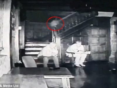 Caça-fantasmas filmam espíritos em casa assombrada - TVI