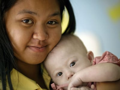Tailândia: «barriga de aluguer» quer que bebé abandonado seja australiano - TVI