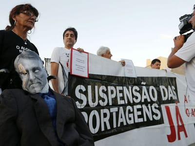 Protesto contra portagens no Algarve à porta de Cavaco - TVI