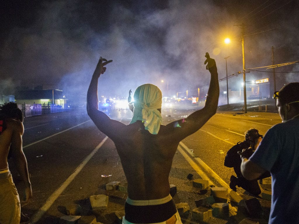 Mais uma noite de violência em Ferguson, no Missouri (Reuters)