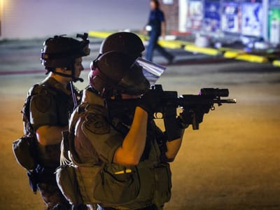 Ferguson: dois baleados e 31 detidos - TVI