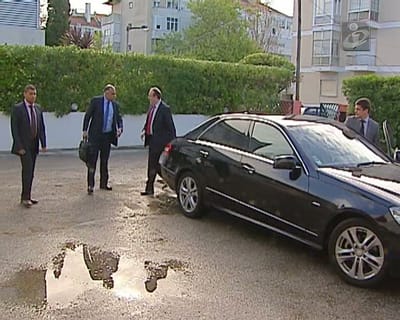 Troika aterra em Portugal após entrega do OE2015 - TVI