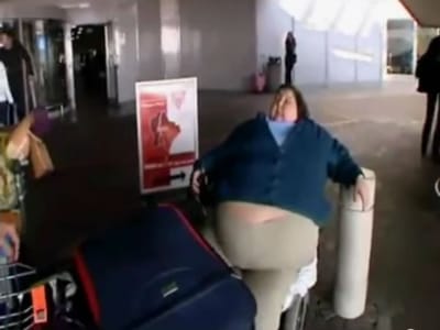 Viúvo da mulher «demasiado gorda» para voar exige 4,6 milhões - TVI