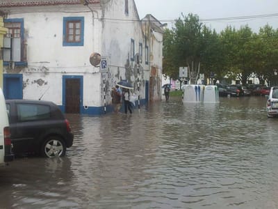 Mau tempo já causou 80 inundações em Setúbal - TVI